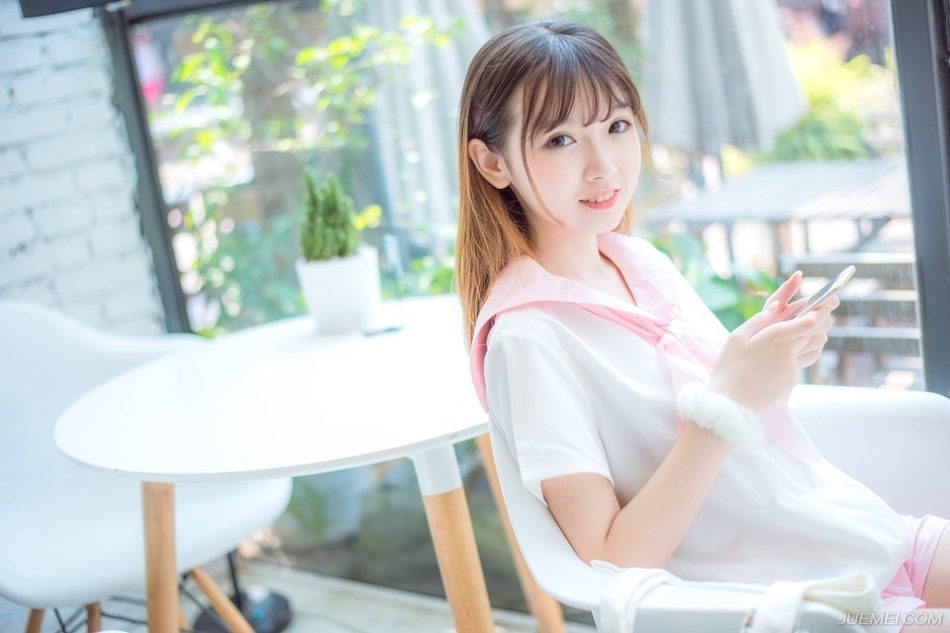 “差不多了。”孟达微笑着点点头，这两个人是法正带来交给他的，别的本事没有，但却有一口好口技，只要听过对方说话，便能将对方的声音模仿的八九不离十，之前的一切，自然是孟达刻意安排的，刘璋就算再昏庸，也不可能在这种时候做这种事情，而且天府之国，美女不少，以刘璋的地位，什么样的美女找不到，刘璋也没有什么特殊癖好，怎会跑去找将士的家属？